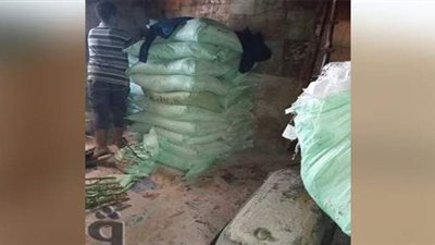 إعدام نصف طن أغذية فاسدة وغلق ١٤ منشأة غير مرخصة بالشرقية