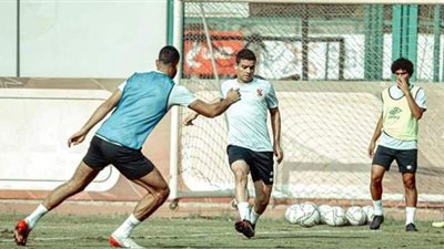 تدريبات خاصة لمدافعي الأهلي بمران اليوم
