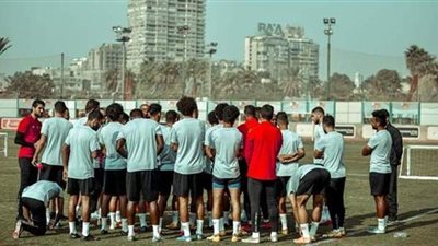 محاضرة نظرية ومران بدني خفيف للاعبي الأهلي