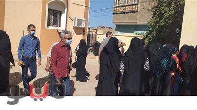 محافظ قنا‪ :‬الكشف على ٩٤٠ حالة بقافلة طبية لقرية حجازة قبلى | صور