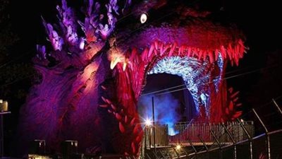 ملاهي يابانية  تتيح الانزلاق  داخل  فم  