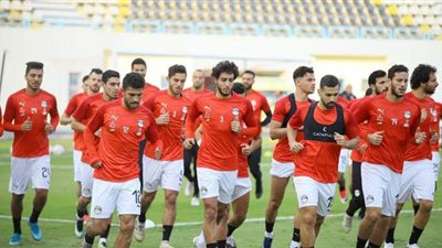 النني وطارق حامد يحجزان مكانهما في تشكيلة الفراعنة أمام توجو