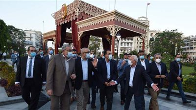 رئيس الوزراء يزور حديقة 