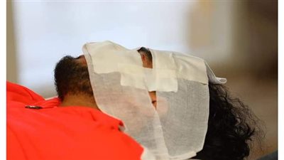 علي ماهر يطمئن على لاعبه بعد إصابته بمران اليوم | صور