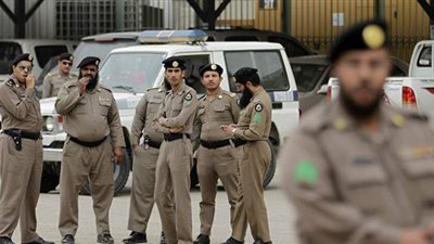بينهم امرأتان.. الشرطة السعودية تضبط عصابة سرقة الهواتف في مكة المكرمة
