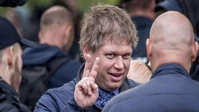 فرنسا تعتقل متطرفا دنماركيا خطط لحرق المصحف الشريف وتطرده من البلاد