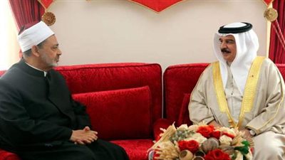 شيخ الأزهر يعزي ملك البحرين هاتفيا في وفاة رئيس الوزراء