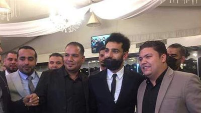هل تعرض محمد صلاح للإصابة بكورونا فى زفاف شقيقه أم فى حفل تكريمه ؟