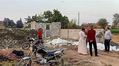 إزالة  فورية لمنزل مبنى على  الأراضي الزراعية بالقصاصين في الإسماعيلية | صور