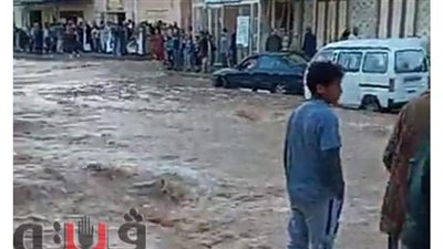 السيول تغرق شوارع ومنازل مدينة السلوم  | فيديو