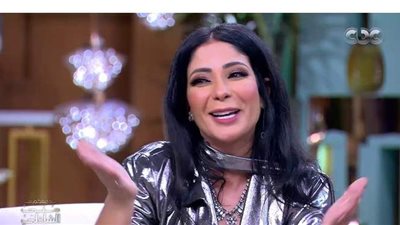 منى زكي: إيديا تقيلة واسألوا محمد فراج وأحمد السقا| فيديو