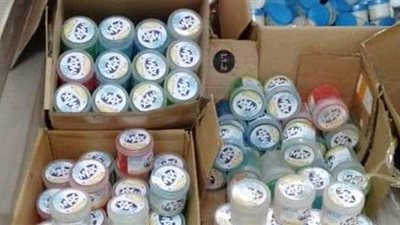 التحفظ على مستلزمات طبية مجهولة المصدر بالفيوم