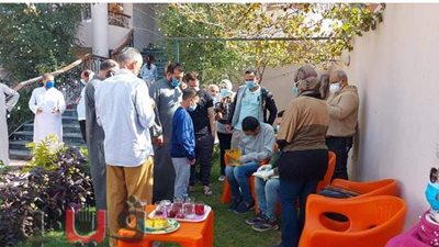 بدء إجراءات تعقيم قرية محمد صلاح وإجراء مسحات طبية للأهالي | صور