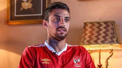 تعرف على رقم قميص طاهر محمد طاهر مع الأهلي وجلسته مع موسيماني