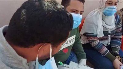 لحظة فحص المخالطين لمحمد صلاح بمسقط رأسه بنجريج في الغربية | فيديو