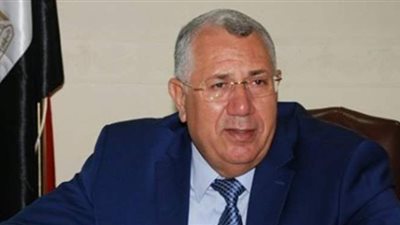 الزراعة: لا وجود للجراد على أراضينا حاليا.. وانخفاض سعر الطماطم لأقل من 4 جنيهات قريبا