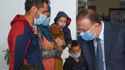 محافظ الإسكندرية يكلف بتوفير سكن عاجل لأسرة بلا مأوى