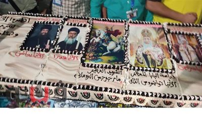 البابا تواضروس يزين تورتة دير الرزيقات بطول 4 أمتار في الأقصر | فيديو وصور