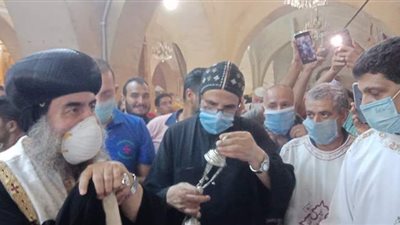 الأنبيان مرقس ويؤانس يترأسان العشية وزفة الأيقونة بمارجرجس الرزيقات | صور