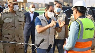 لحظة تفقد السيسي المشروعات والمواقع الإنشائية بالعاصمة الجديدة | فيديو
