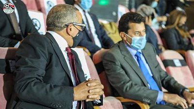 وزير الرياضة يحضر مباراة مصر و توجو