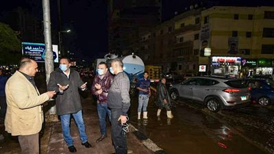 20 صورة ترصد عمليات رفع مياه الأمطار من شوارع المنصورة