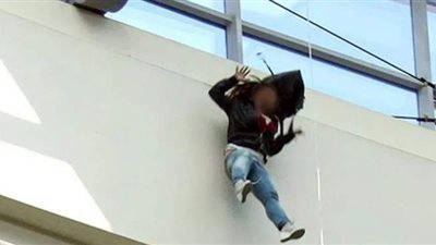 رفضت حفل جنس جماعي.. تفاصيل مثيرة في واقعة إلقاء فتاة من الطابق السابع بالتجمع