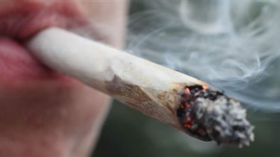 تفسيرحلم تعاطي الحشيش في المنام وعلاقته بزيادة المال وزوال الهموم