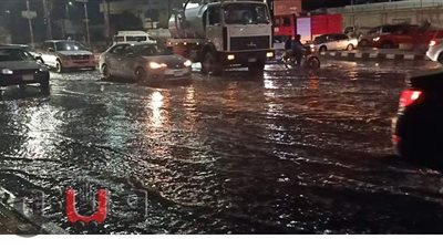 حصيلة ساعة أمطارا في الدقهلية.. ​انهيارات وانقطاع للمياه والكهرباء بالمنصورة.. ومصرع شخص وإصابة طفل صعقاً | صور