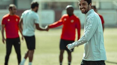 عبد الحفيظ: طاهر ينتظم في مران الأهلي خلال 10 أيام