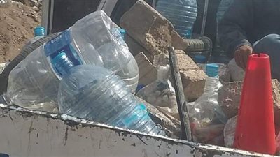 تحرير 98 محضر إشغالات وإزالة الحواجز الحديدية خلال حملة بحي شرق أسيوط | صور