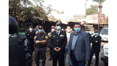 استكمال إزالة عزبة الصفيح بروض الفرج