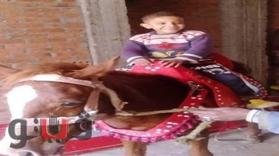 دفن جثة طفل دهسه «جرار زراعى» في الشرقية