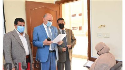 جولة لرئيس جامعة الأقصر  للاطمئنان على سير اختبارات القبول  بالدبلومة التربوية | صور