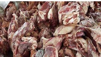 حجز مدير ثلاجة لحيازته 3 أطنان لحوم فاسدة بالسلام