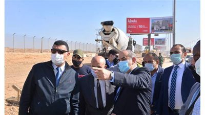 وزير الطيران يتفقد مشروع تطوير أسوار التأمين الجديدة المحيطة بمطار القاهرة