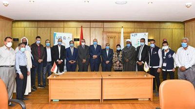 محافظ قنا يشهد توقيع بروتوكول تعاون لتطوير 7 مراكز للأسرة والطفل | صور