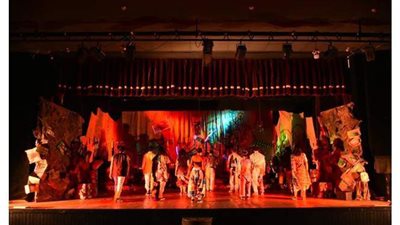 مد عرض مسرحية 