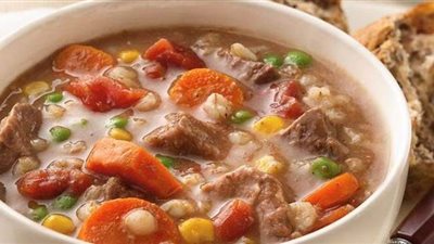 شوربة الفريك واللحم الحارقة للدهون على طريقة الشيف آسيا