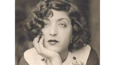 أمير الشعراء يصف عزيزة أمير بالبدر فى فيلم 