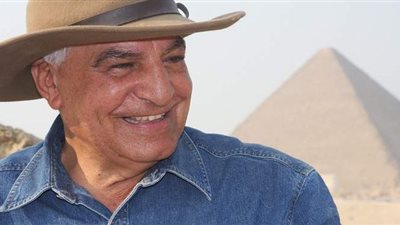 زاهي حواس يفتتح معرض 