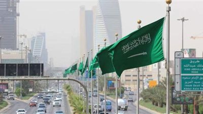 وقف قاضيين عن العمل بسبب 