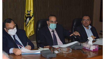 محافظ شمال سيناء يناقش مقترح الخطة الاستثمارية الجديدة