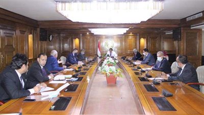 وزير التعليم العالي يناقش مشروعات البحث العلمي خلال المرحلة القادمة