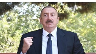 الرئيس الأذربيجاني يتجول بسيارة مصفحة في قره باج | فيديو