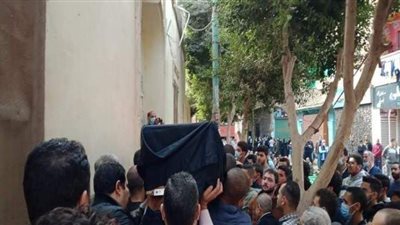 بالصور .. المئات يشيعون جنازة الشهيد ياسر عصر بمسقط رأسه في القليوبية