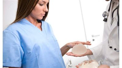 فيروس كورونا يتسبب في زيادة الطلب على عمليات تكبير الثدي