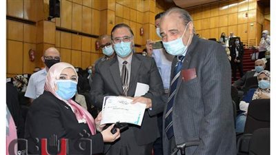 رئيس جامعة القناة يكرم المتميزين في البحث العلمي | صور