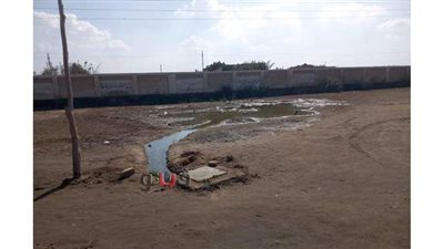 بسبب المياه  الجوفية.. سور مدرسة صناعية  في الفيوم يهدد حياة الطلاب