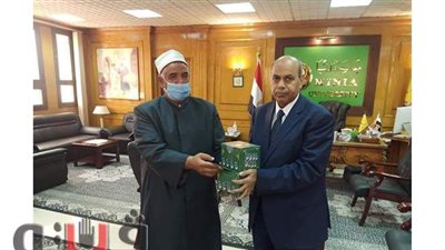 الأوقاف تهدي سلسلة كتب 